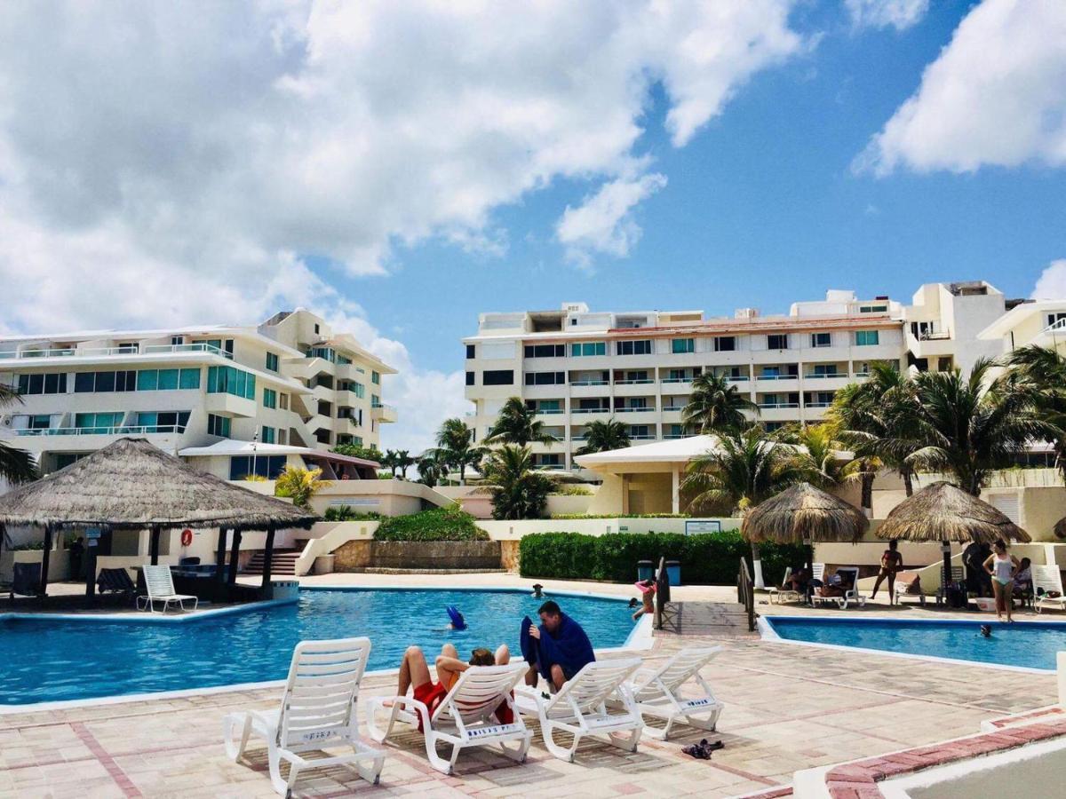 Brisas Sunset Apartment Cancun Bagian luar foto
